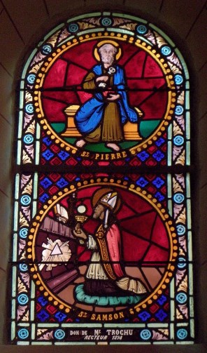 사도 성 베드로와 돌의 성 삼손_photo by GO69_in the Church of Saint-Meen_et-Sainte-Croix in La Fresnais_France.jpg